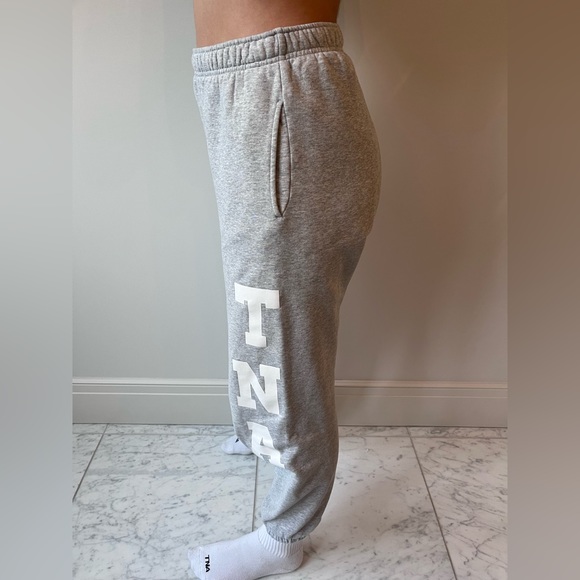 - Heather cloud grey aritzia sweatpants - Picture 1 of 5